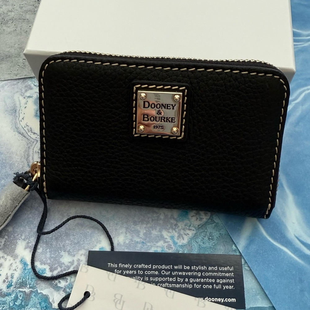 Dooney & Bourke Large Zip Around Credit Card Case